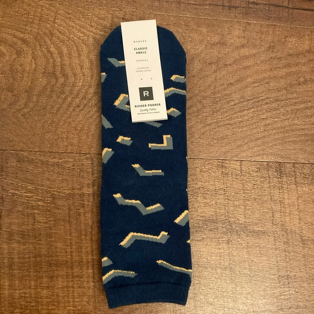 Richer Poorer NWT Navy Kassi Ankle Socks w/ Geometric Accents Teal